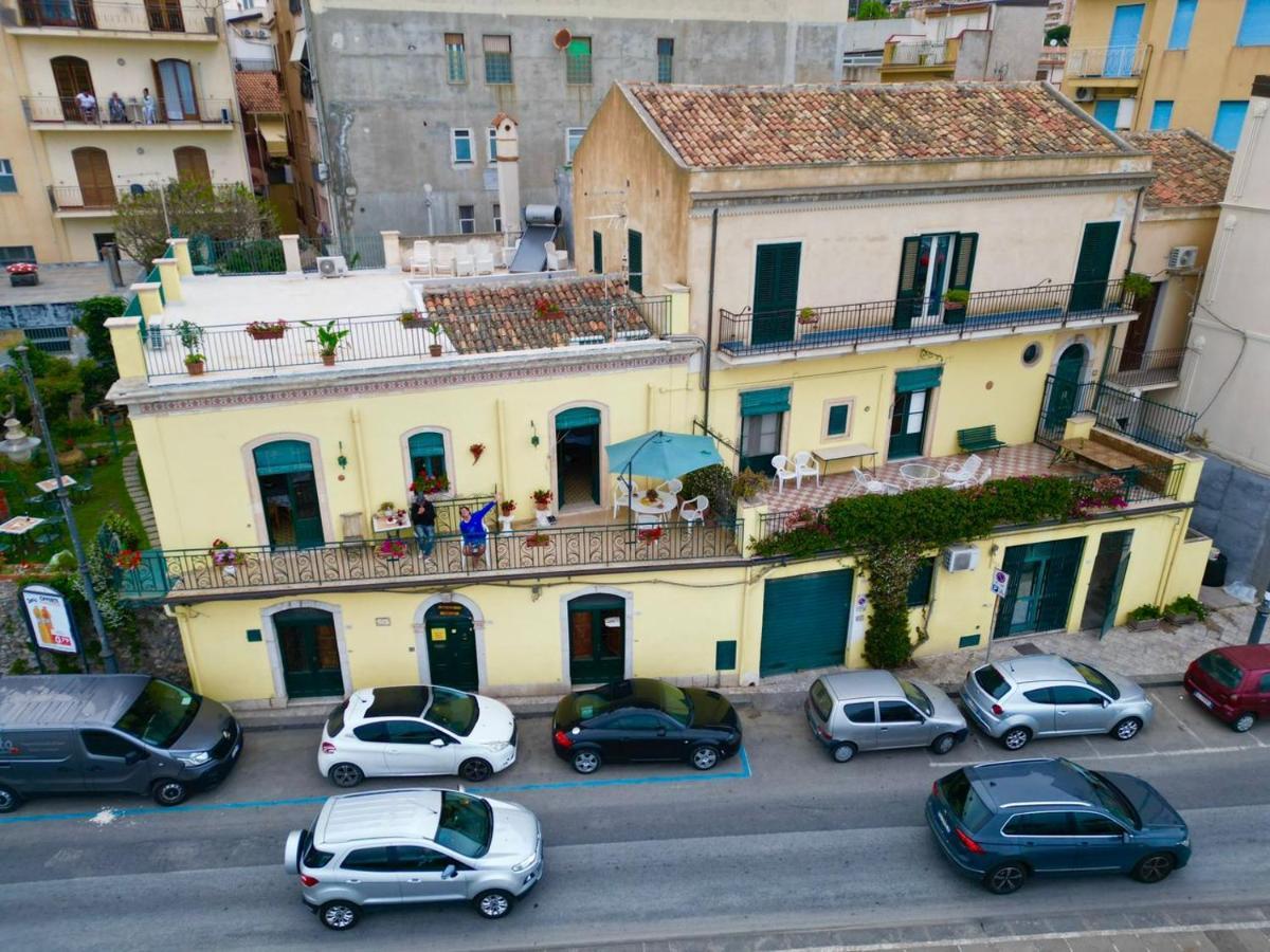 House Hostel Giardini Naxos
